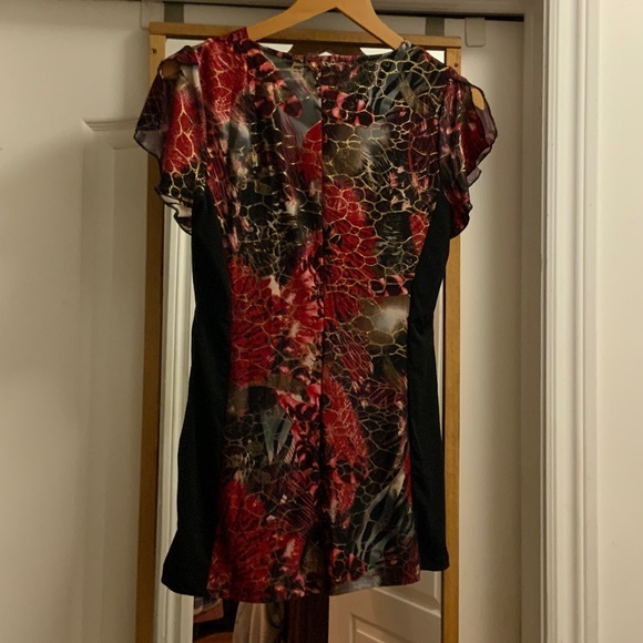 Champagne Fancy Bold Abstract Red, Black & Gold Short Sleeve Lightweight Top - Picture 2 of 12